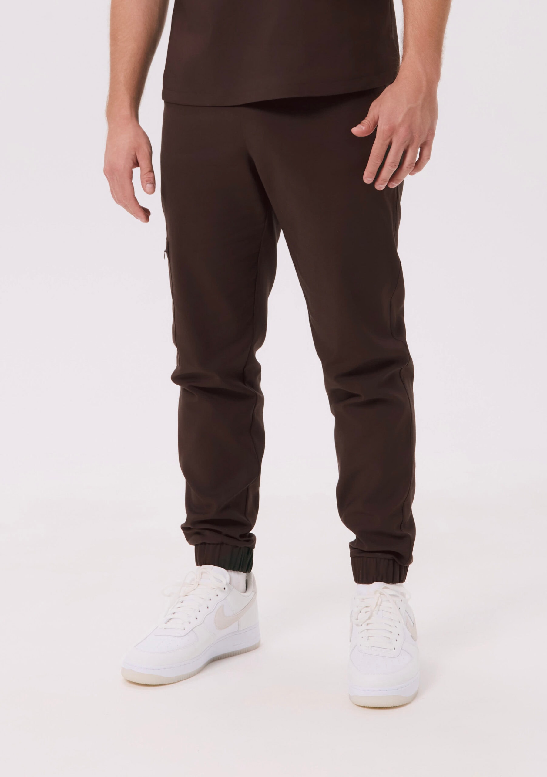 Herren Jogger-Hose Theo, Farbe zartbitter, vorne